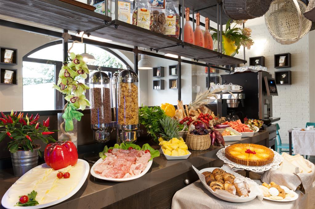 Hotel Lombardia Milan Bagian luar foto