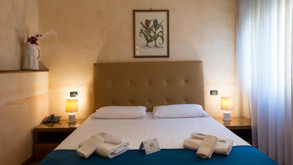 Hotel Lombardia Milan Bagian luar foto
